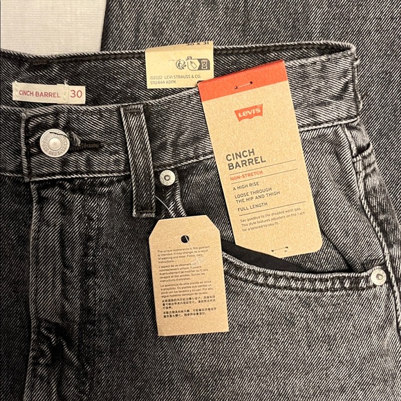 NWT Levi’s Cinch Barrel Jeans - Picture 5 of 12